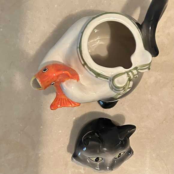 Vintage Ceramic Teapot cat holding a fish. 7” tall - Picture 9 of 10